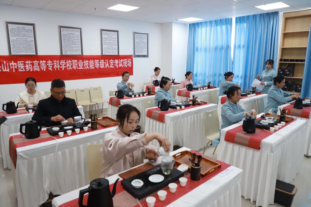 校园新闻 | 继续教育学院举办公益性茶艺师培训