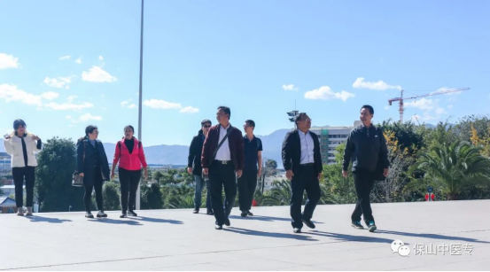 临沧卫生学校贺金明校长一行到保山中医专考察交流