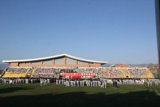 扬体育精神 展青春风采 建功新时代——保山中医专第十一届冬季田径运动会开幕
