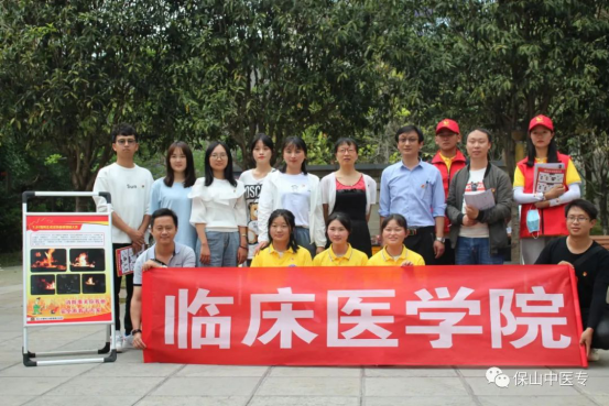 学史力行办实事 志愿服务暖民心——临床医学院师生党员深入社区开展“我为群众办实事”实践活动