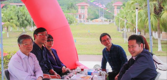 5add8339f393e.jpg 国际文化节1.jpg