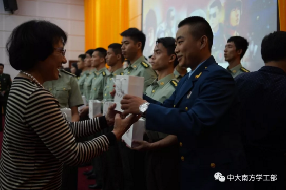 5bf2198fb414d.png 9.png