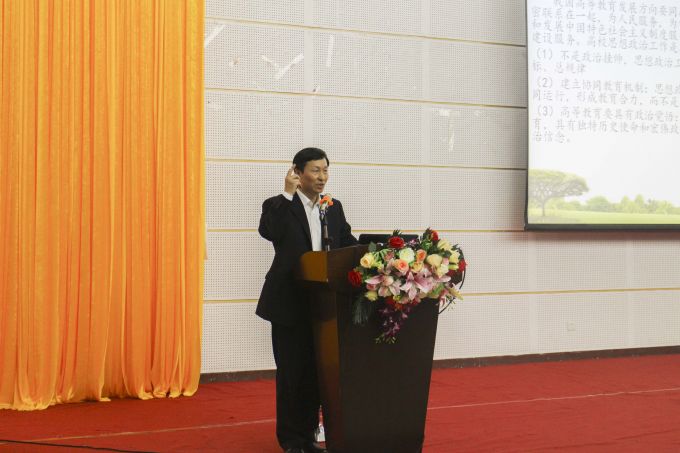 5874b2b56da1e.jpg 教育部高校辅导员培训与研修基地(华南师范大学)主任、博士生导师魏则胜教授.jpg