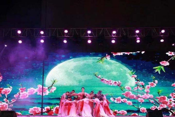 5bcd946a35b79.jpg 灼灼芳华.jpg